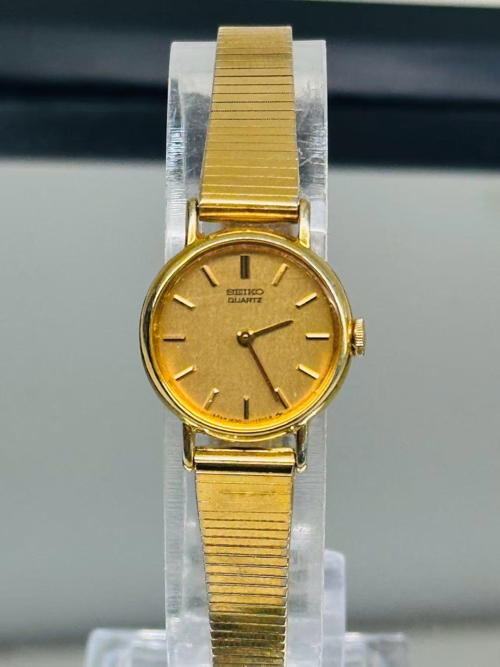 Vintage Seiko Quartz Gold Tone Women’s Watch Champagne Dial New Battery Runs - Picture 2 of 12